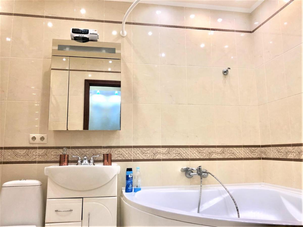 Vip Апартаменти З Видом На Озеро เคียฟ ภายนอก รูปภาพ